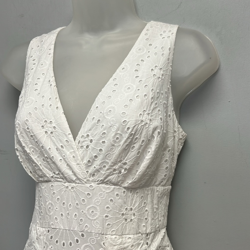 SOLD IN STORE Michael Kors Women’s Sleeveless White Eyelet Dress Size 6 - Picture 2 of 11